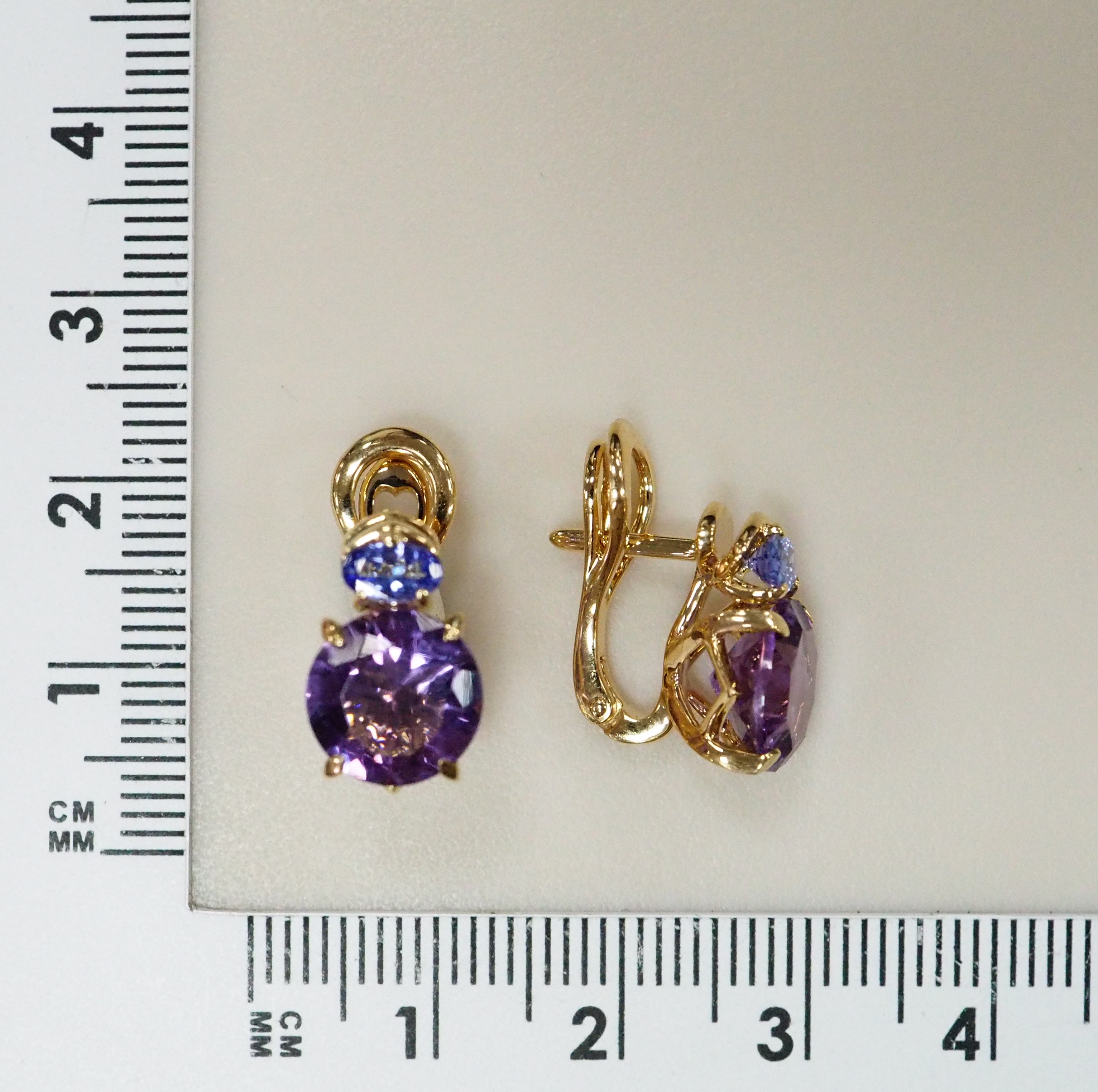 Серьги из желтого золоат с аметистами и танзанитами